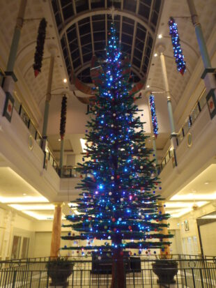 ©Bright Bricks - It doesn’t grow on trees - LEGO® Christmas tree by Bright Bricks at Manchester’s Trafford Centre.