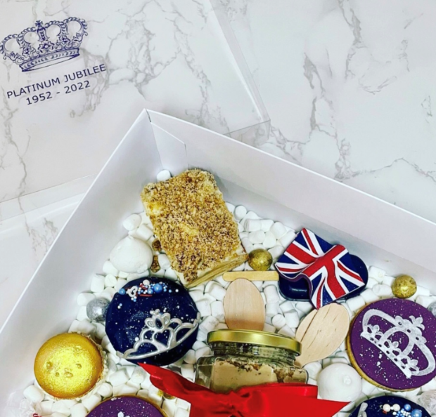 Jubilee box with cupcakes decorated with the crown and British flag 