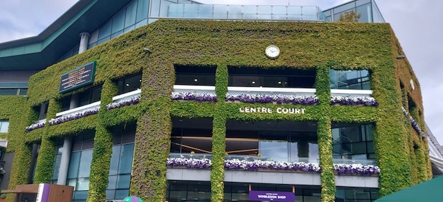 a picture of centre court at wimbledon